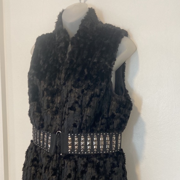Gianni Bini Black Faux Fur Vest with Silver Stud Waistband Size Medium - Picture 3 of 6